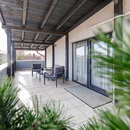 Ferienwohnung Apartament De Lux Cu Terasa Timişoara Exterior foto