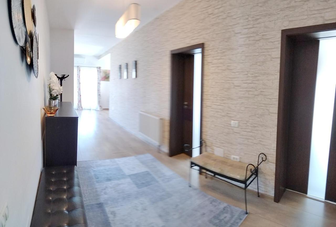 Ferienwohnung Apartament De Lux Cu Terasa Timişoara Exterior foto