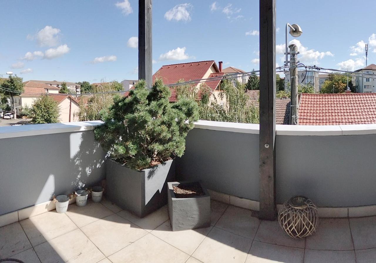 Ferienwohnung Apartament De Lux Cu Terasa Timişoara Exterior foto