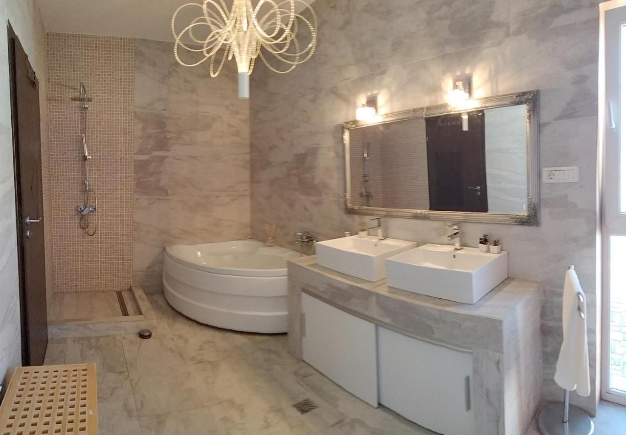 Ferienwohnung Apartament De Lux Cu Terasa Timişoara Exterior foto