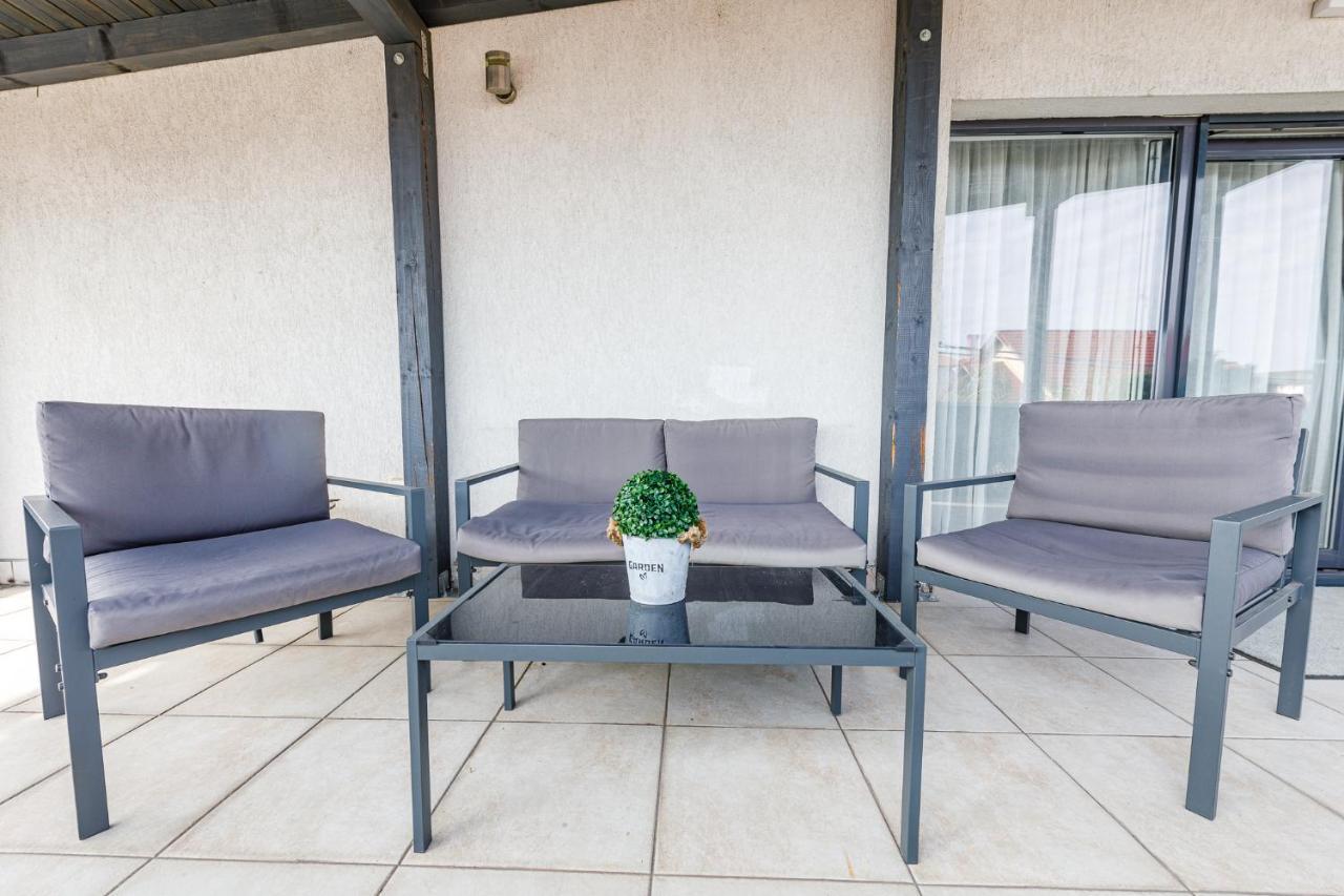 Ferienwohnung Apartament De Lux Cu Terasa Timişoara Exterior foto