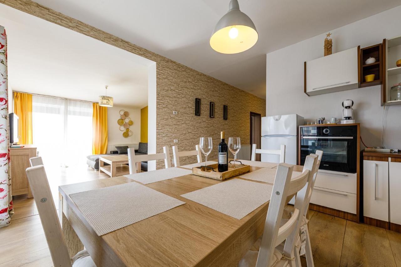 Ferienwohnung Apartament De Lux Cu Terasa Timişoara Exterior foto