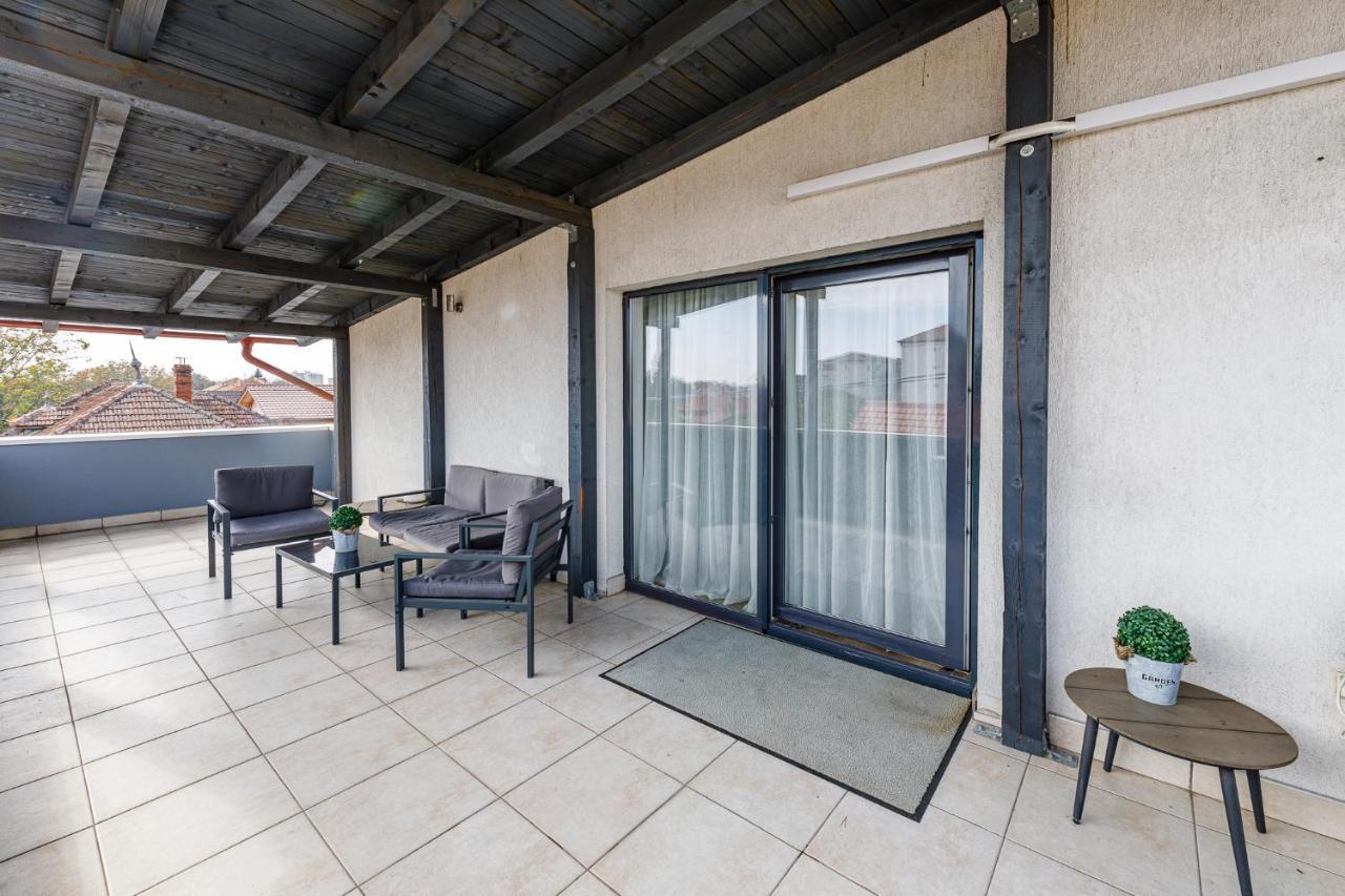 Ferienwohnung Apartament De Lux Cu Terasa Timişoara Exterior foto