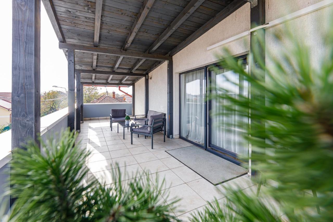 Ferienwohnung Apartament De Lux Cu Terasa Timişoara Exterior foto